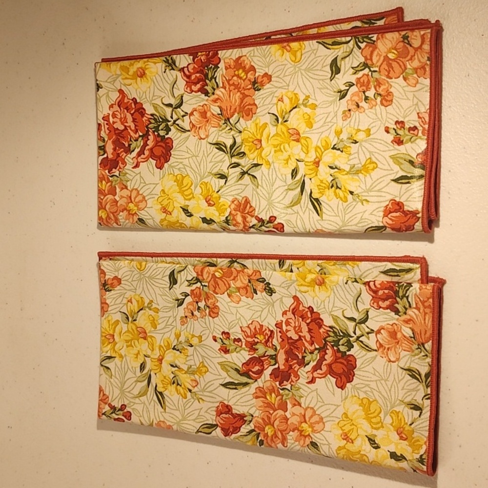 Longaberger Set Of 2 Snapdragon  Fabric Napkins With Orange Trim